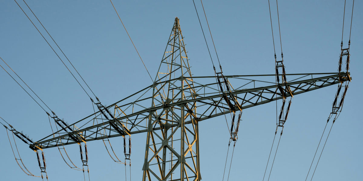 High-voltage electrical transmission tower representing a multi-state utility company client in a Strategic Benefits Advisors case study on transitioning leave administration to an outsourced model.