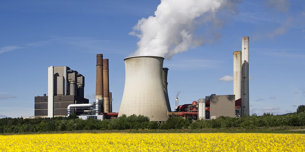 Power plant and industrial facility representing a Strategic Benefits Advisors client in a defined benefit plan administration case study.