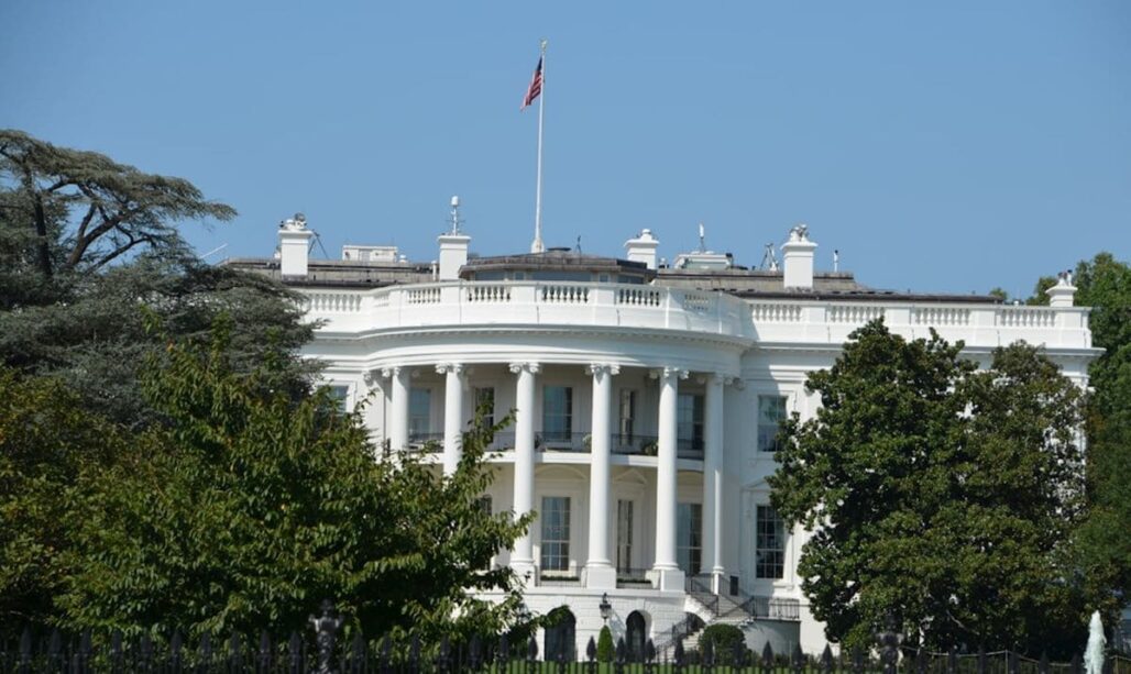 Strategic Benefits Advisors article graphic regarding federal legislative updates for plan sponsors, featuring the South Portico of the White House under a clear blue sky.