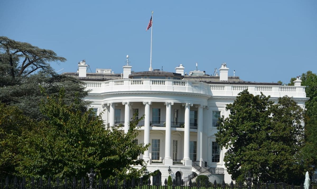 Strategic Benefits Advisors article graphic regarding federal legislative updates for plan sponsors, featuring the South Portico of the White House under a clear blue sky.